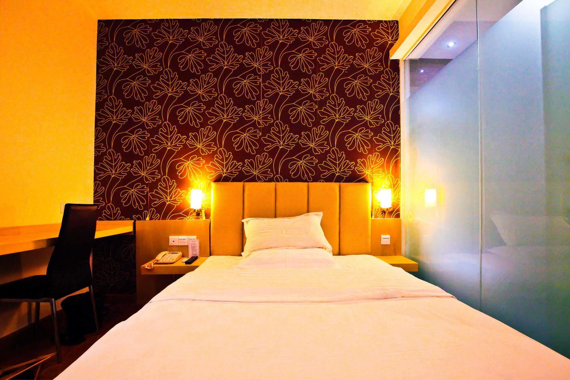 Tavernew Hotel