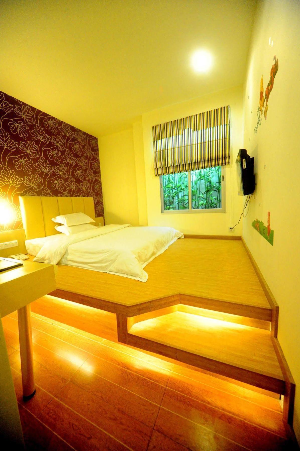 Tavernew Hotel 3*