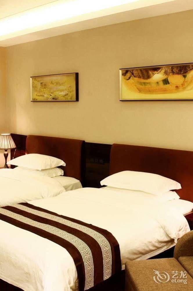 Liangfan Holiday Hotel 4*