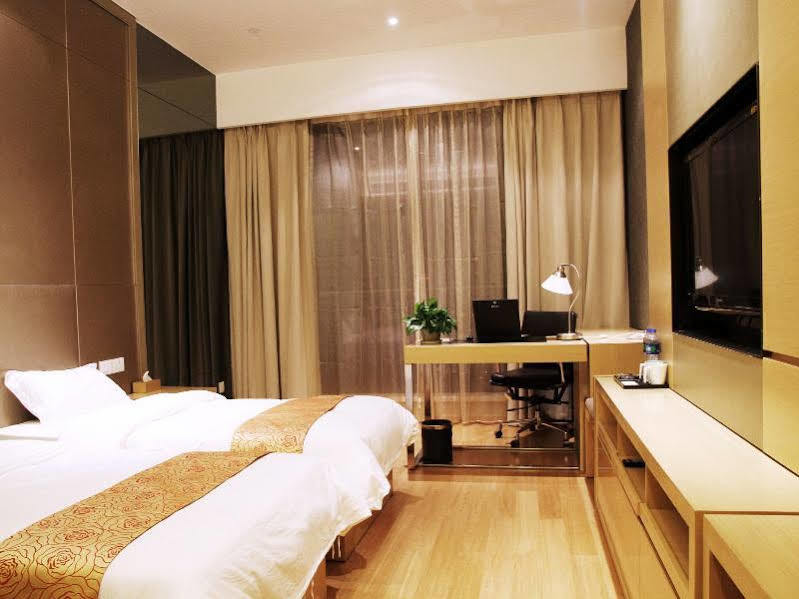 Estay Residence-poly World Trade Center Apartment