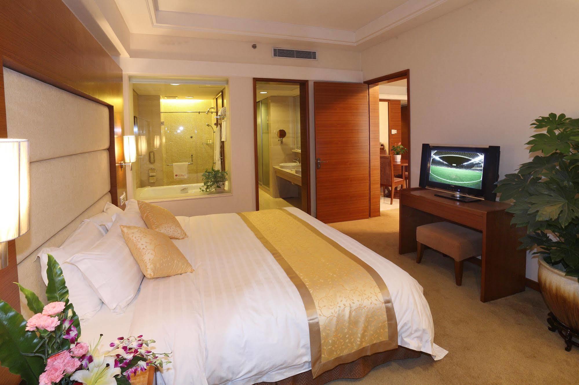 Ramada Plaza 5*