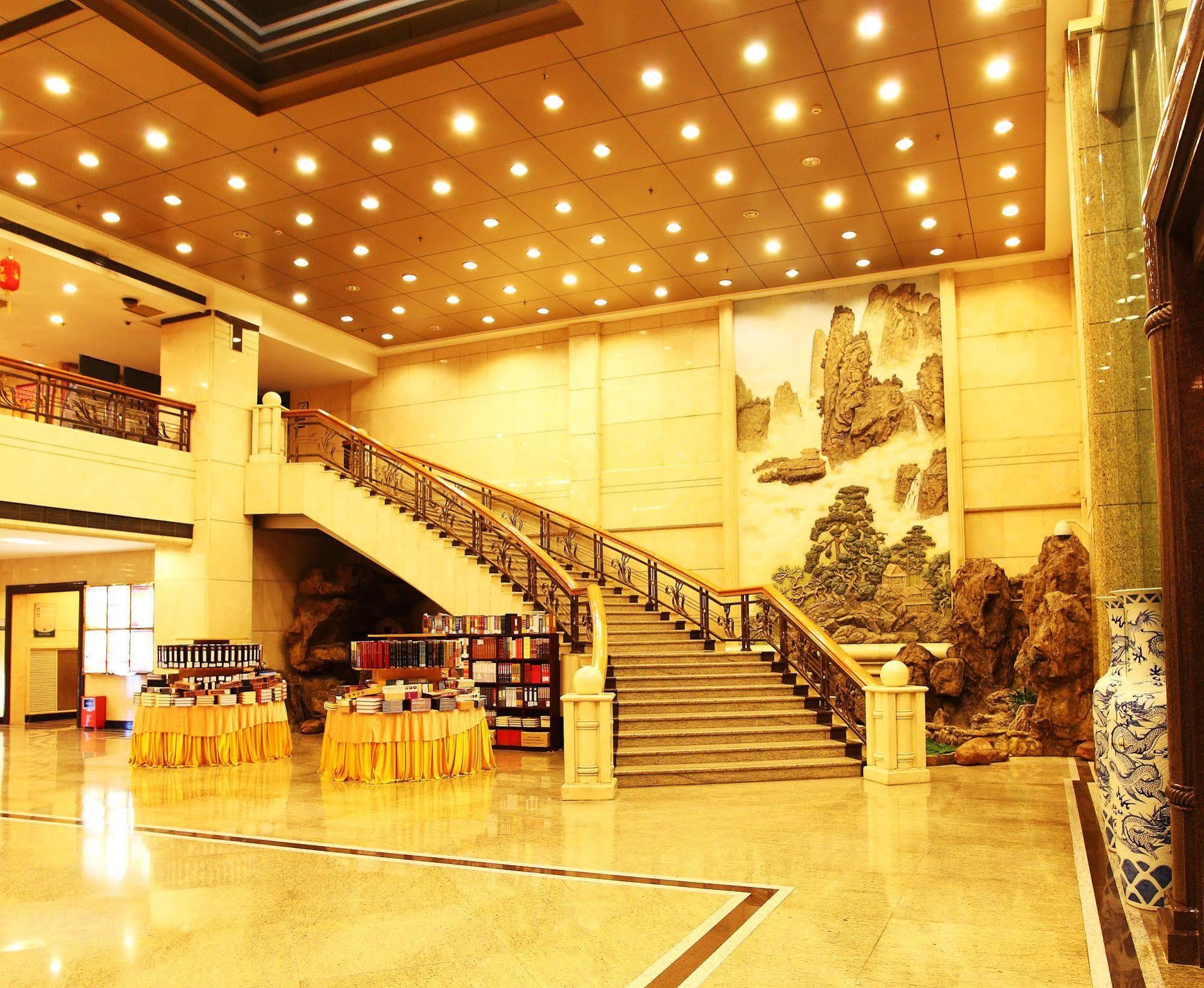 Sanyu Hotel 4*