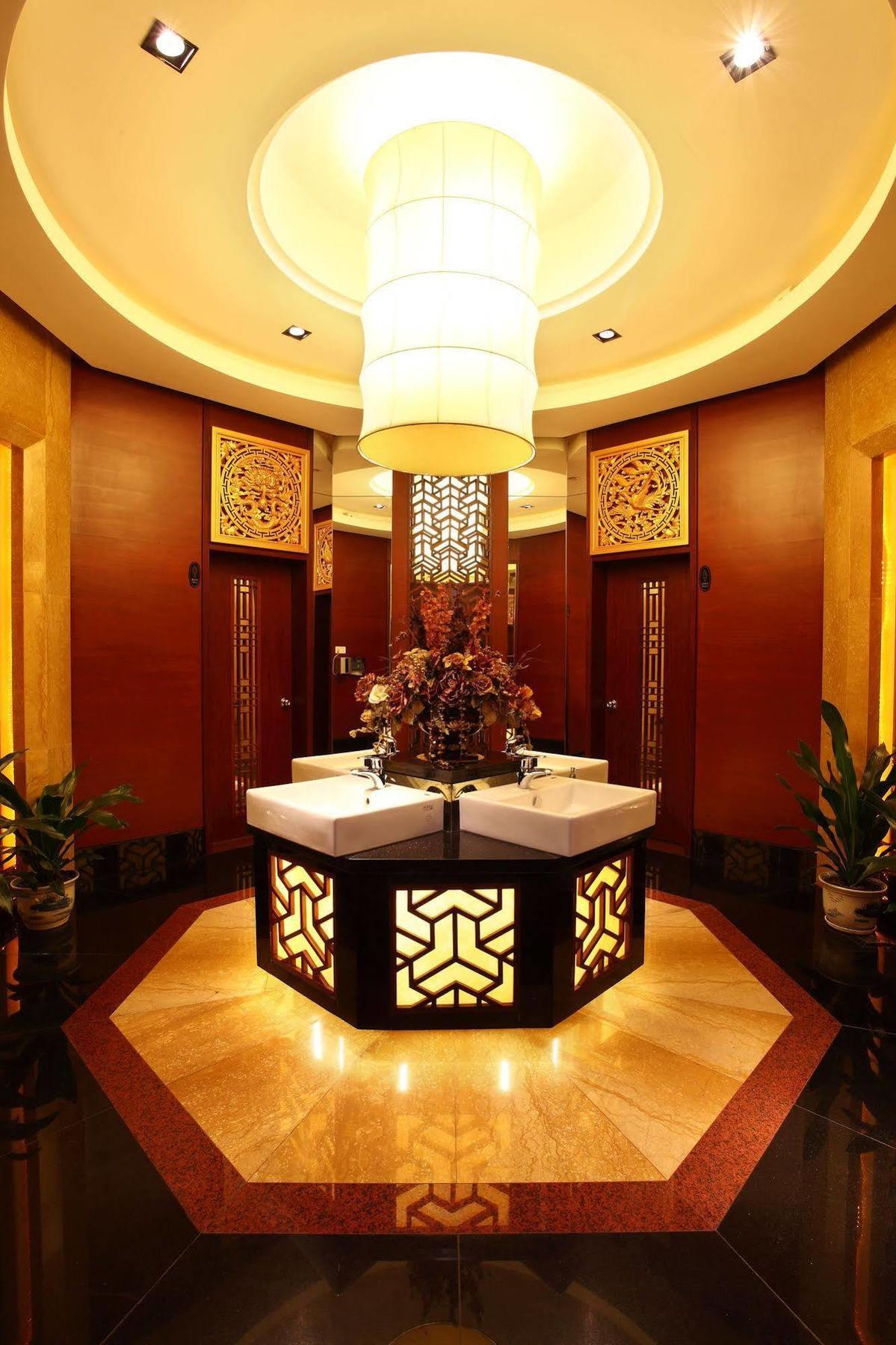 Sanyu Hotel 4*