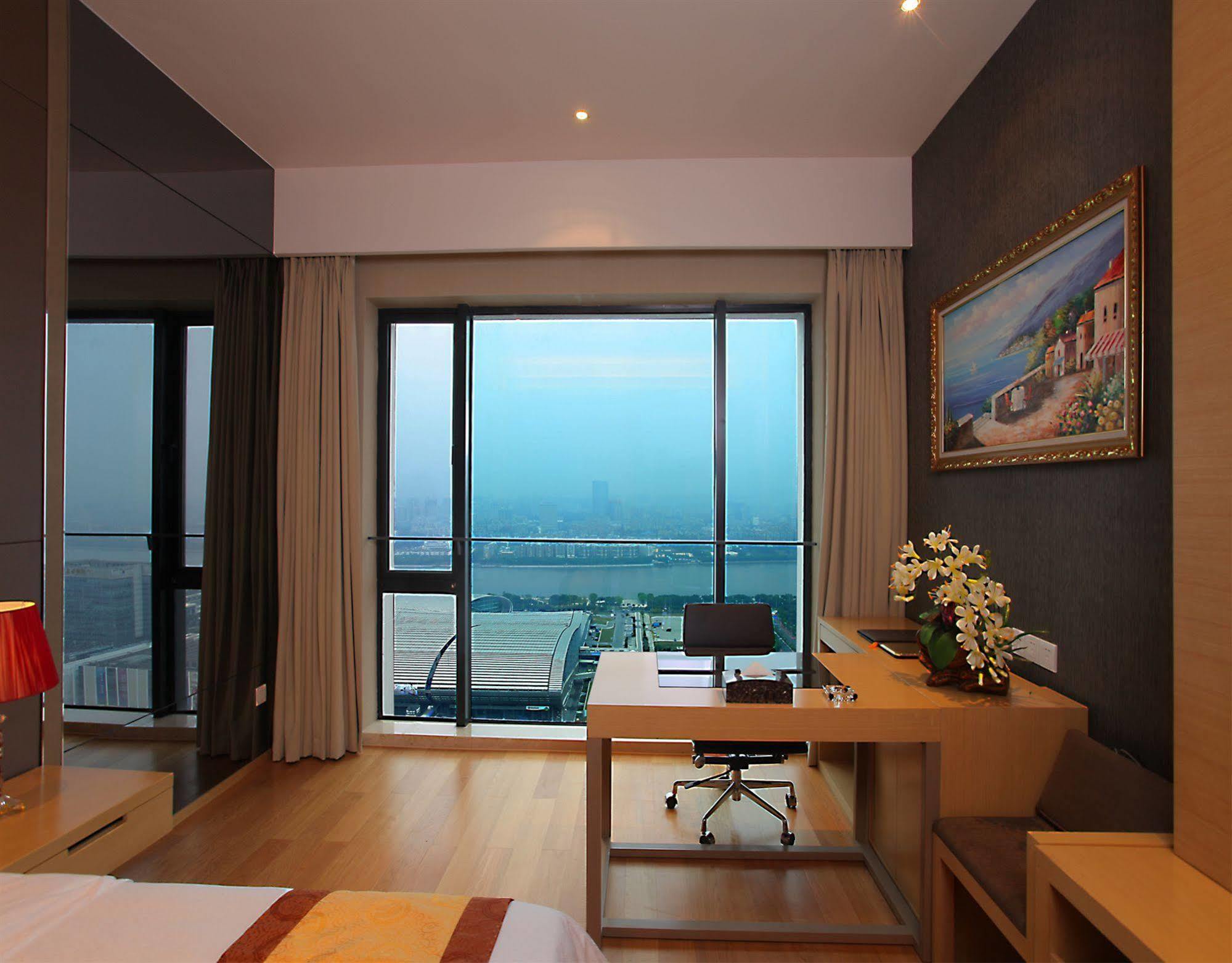 Pangsapuri Heefun Gz -poly World Trading Center-walking Distance To Fair Guangzhou