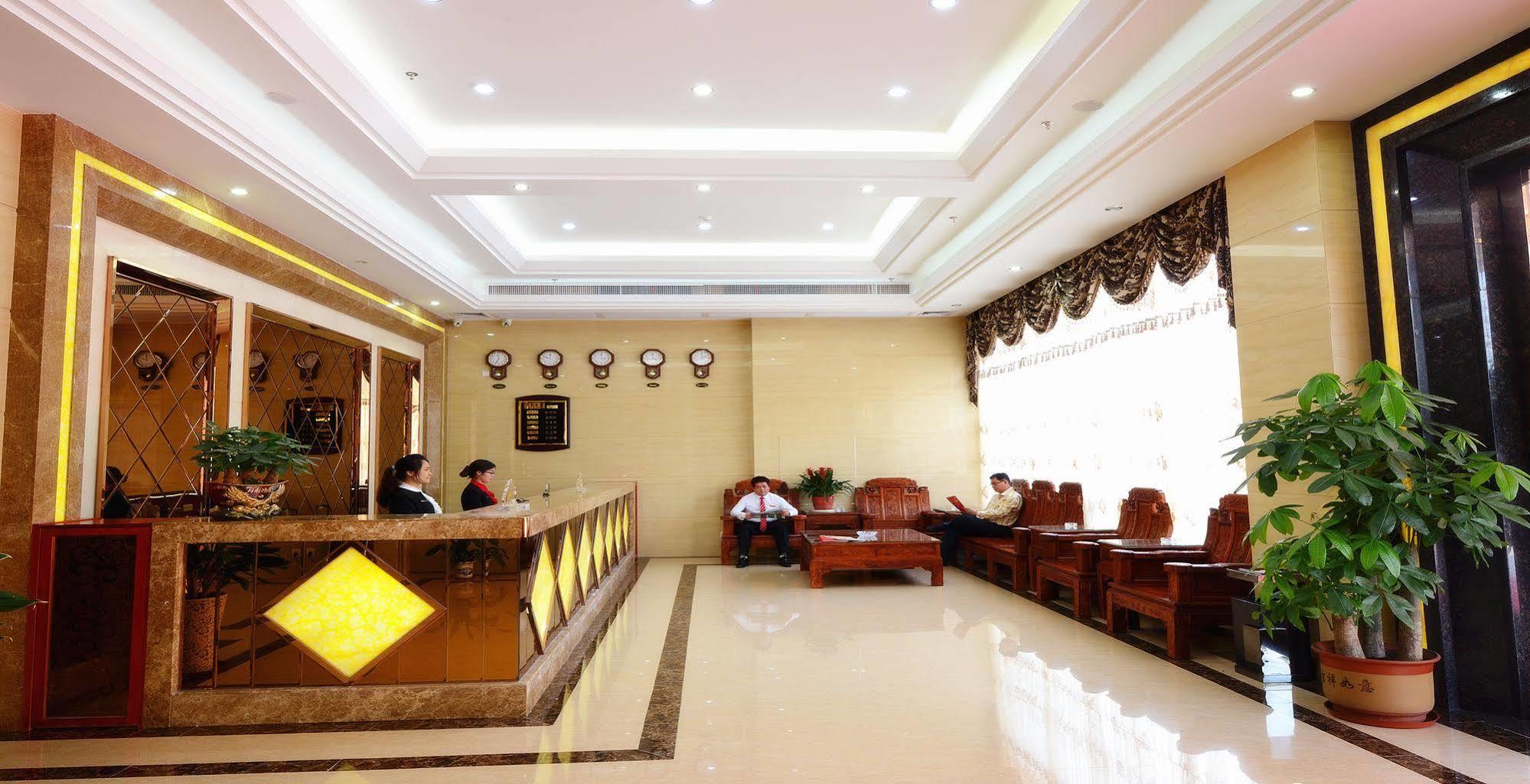 Junye International Hotel 4*