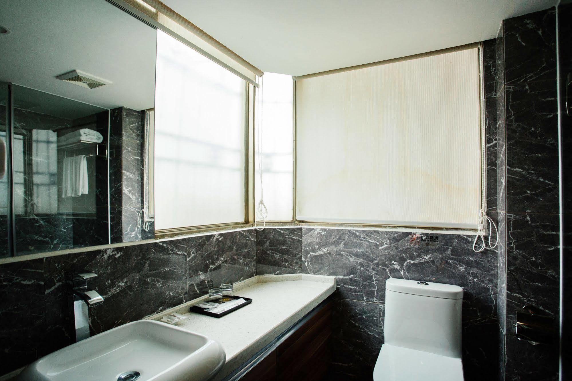 Insail Hotels Zhujiang New Town Jinan University Branch Guangzhou 4*