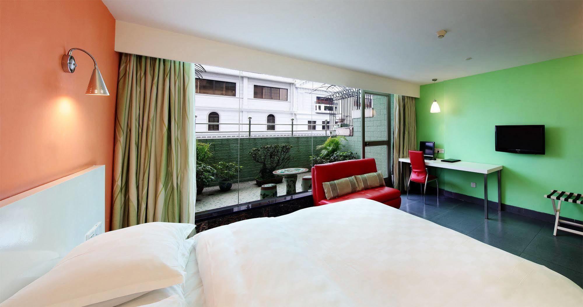 Hotel Ln Whitehouse 2*