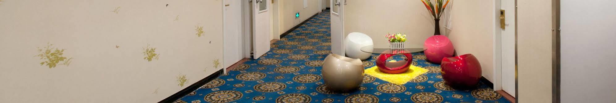 Ln Whitehouse Hotel 2*