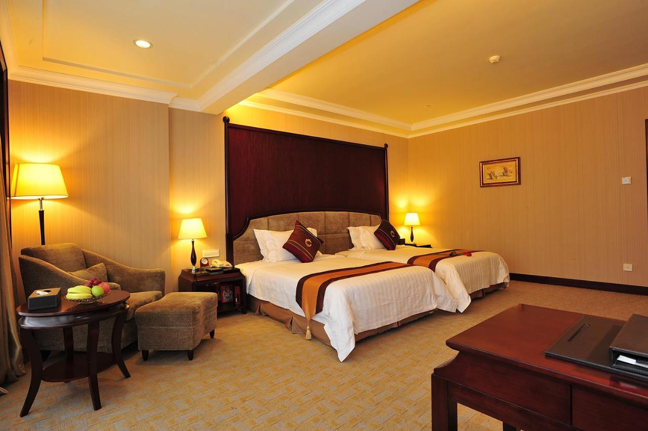 Hotel The Royal Marina Plaza