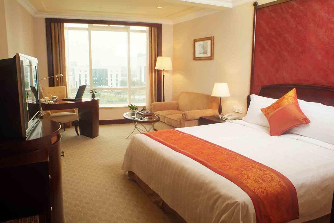 The Royal Marina Plaza Hotel 5*