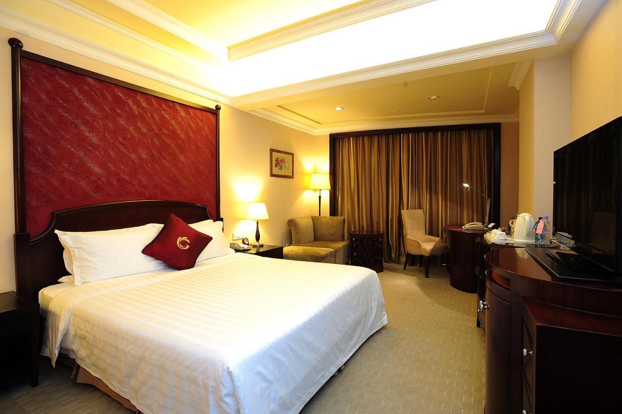 The Royal Marina Plaza Hotel 5*