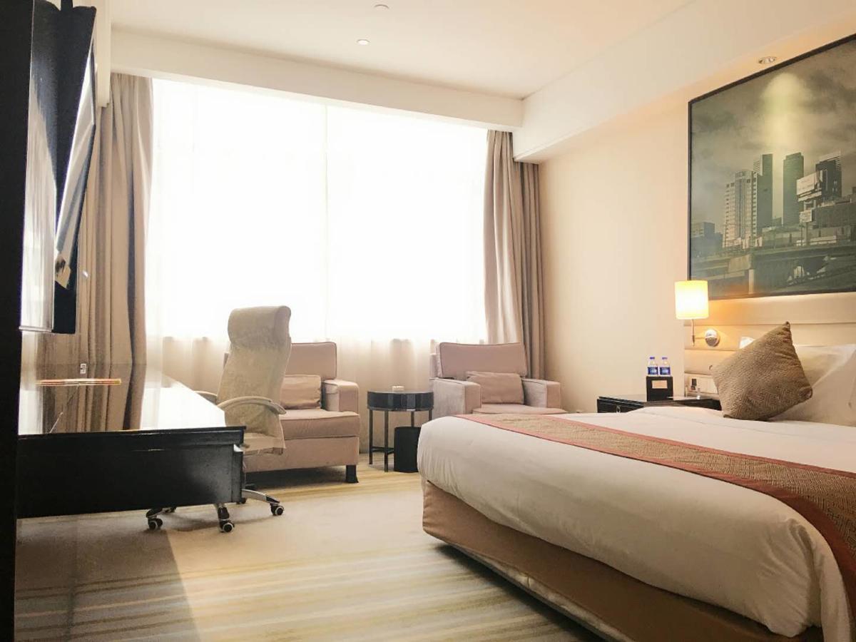 Haoyin Gloria Plaza Hotel 4*
