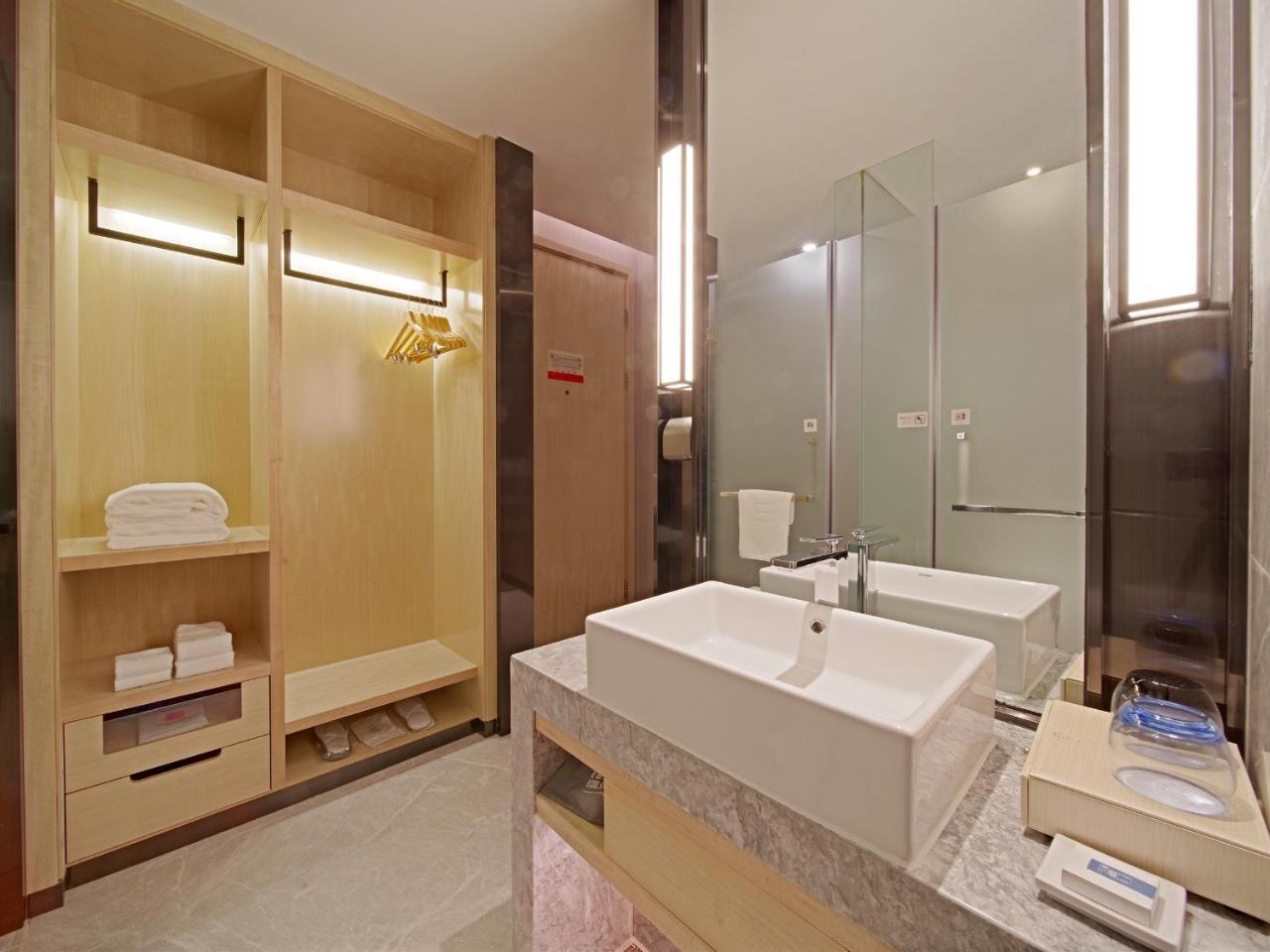 Echarm Panyu Chimelong Branch Hotel