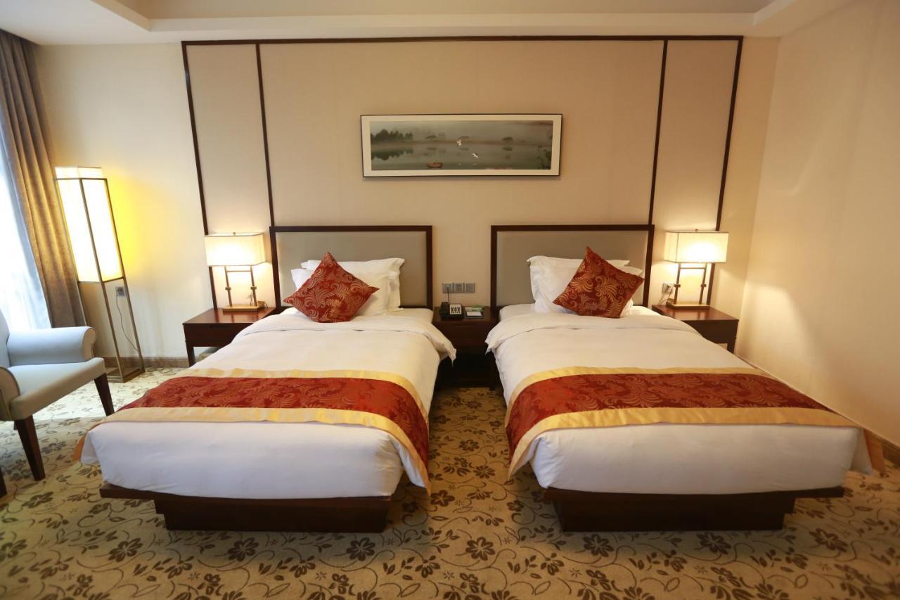 Seaman Club Hotel 4*