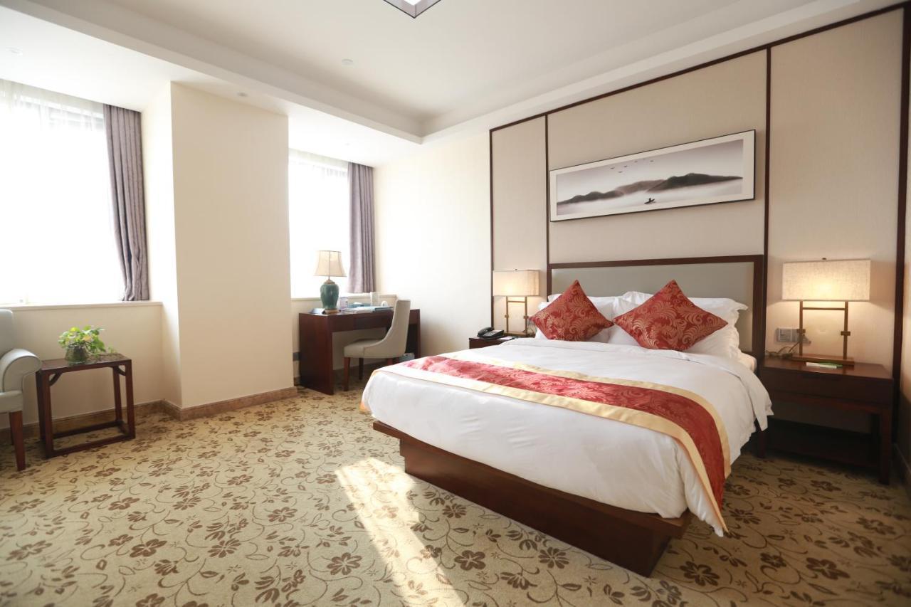 Hotel Seaman Club 4*