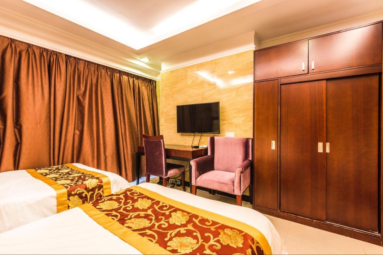 Grand Continental Apartment