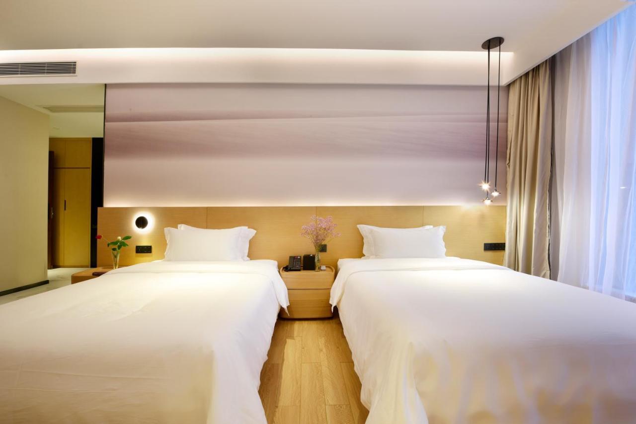 Hotel Paradigm