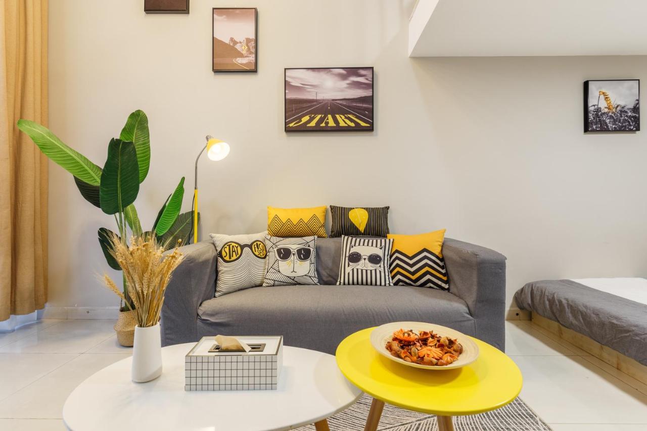 Life Is Elsewhere Gz Zhujiang New Town Loft Apartment *