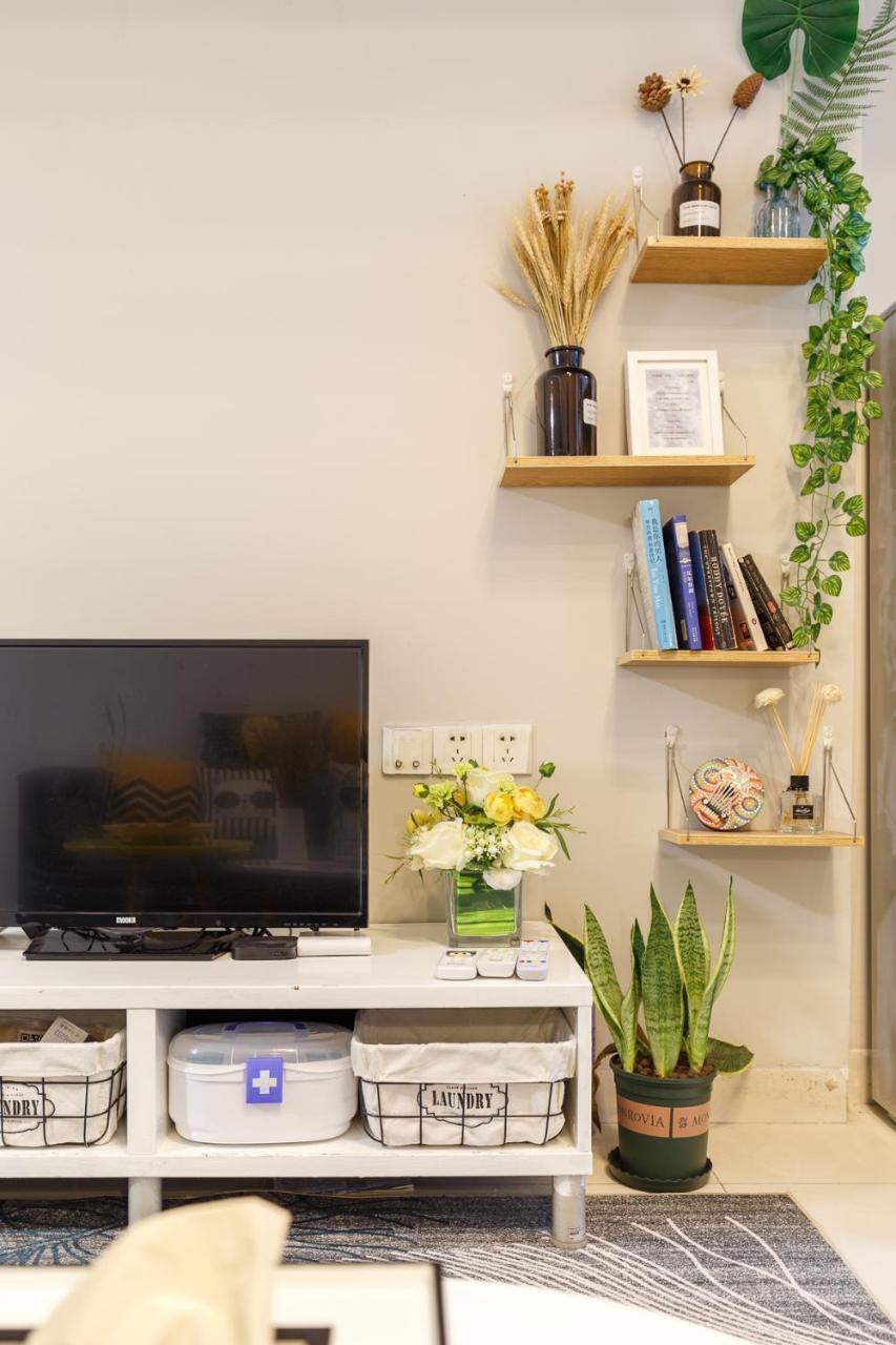 Life Is Elsewhere Gz Zhujiang New Town Loft *