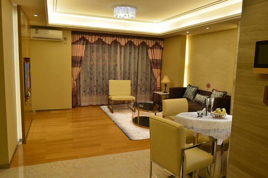 Private - Wealth Century Square 3*
