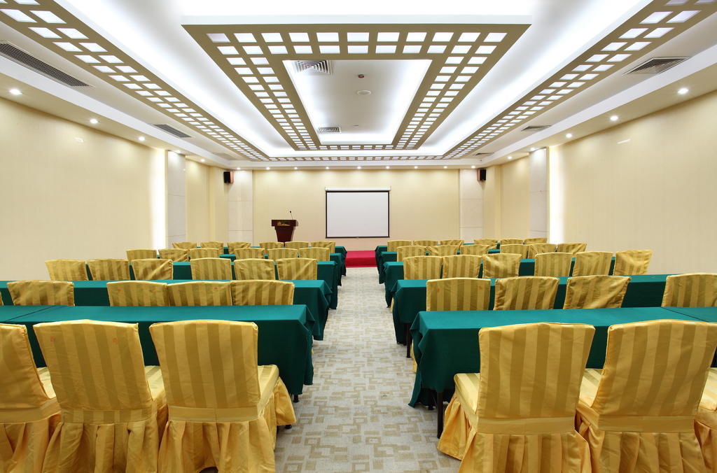 Hotel Guangdong Olympic 3*