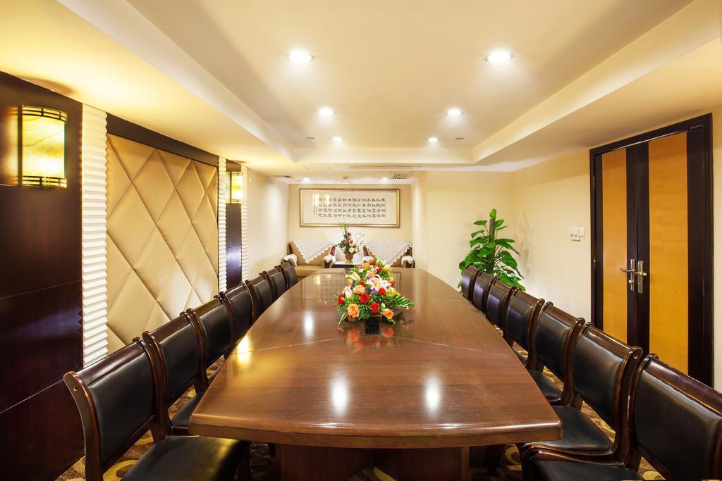 Yutong Hotel 4*