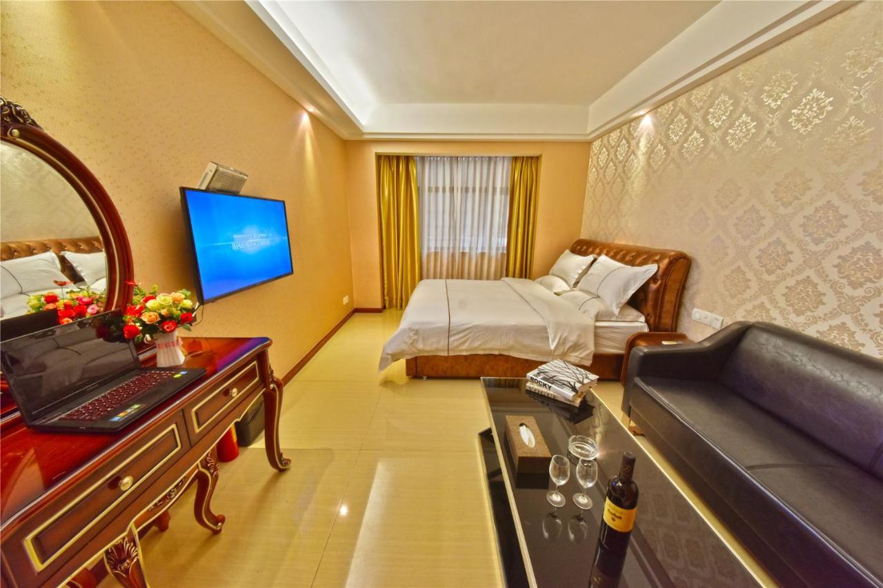 East International Yi De Road Metro Station Branch Apartemen