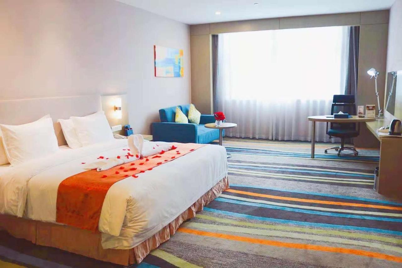 Guangzhou Baiyun Airport Rejoice By Argyle Hotel Rehe Metro Exit B --Free Shuttle Bus Is Provided During The 137Th Canton Fair