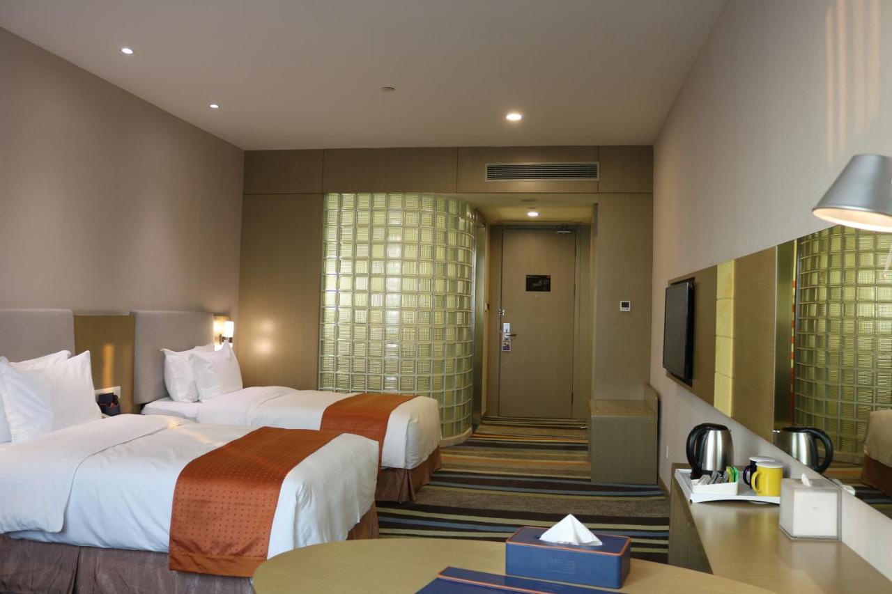 Hotel Guangzhou Baiyun Airport Rejoice By Argyle Hotel Rehe Metro Exit B --Free Shuttle Bus Is Provided During The 137Th Canton Fair 5*