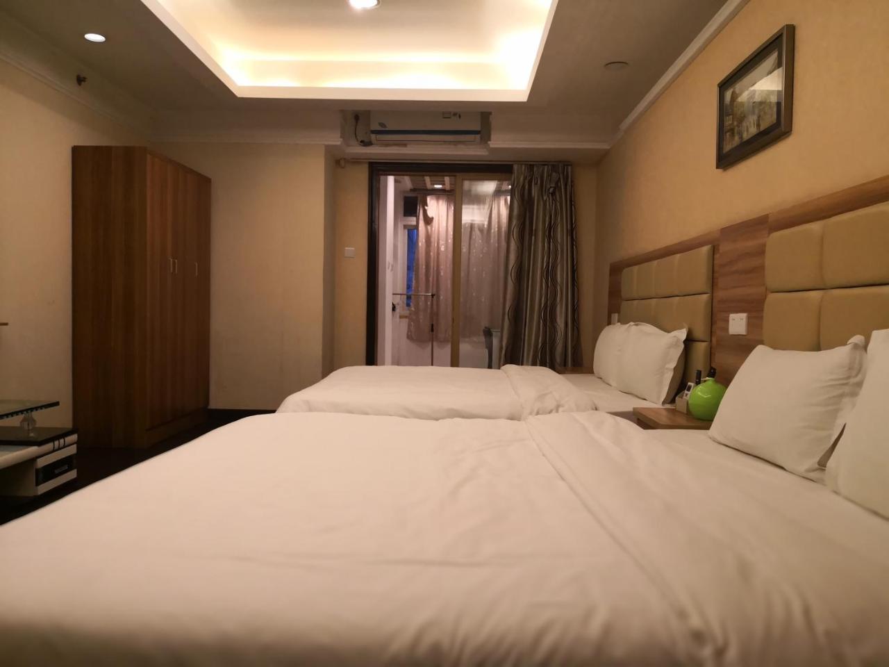 Cat Asrama Guangzhou