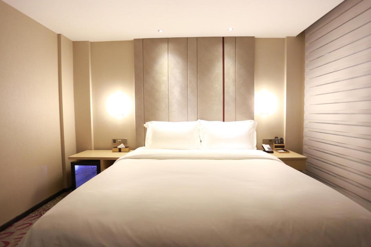 Hotel Lavande International Taikoo Hui Square Shipaiqiao Metro Station Branch - Free Shuttle Bus To Fair Complex During Fair Period & Free Vpn Internet Access 4*