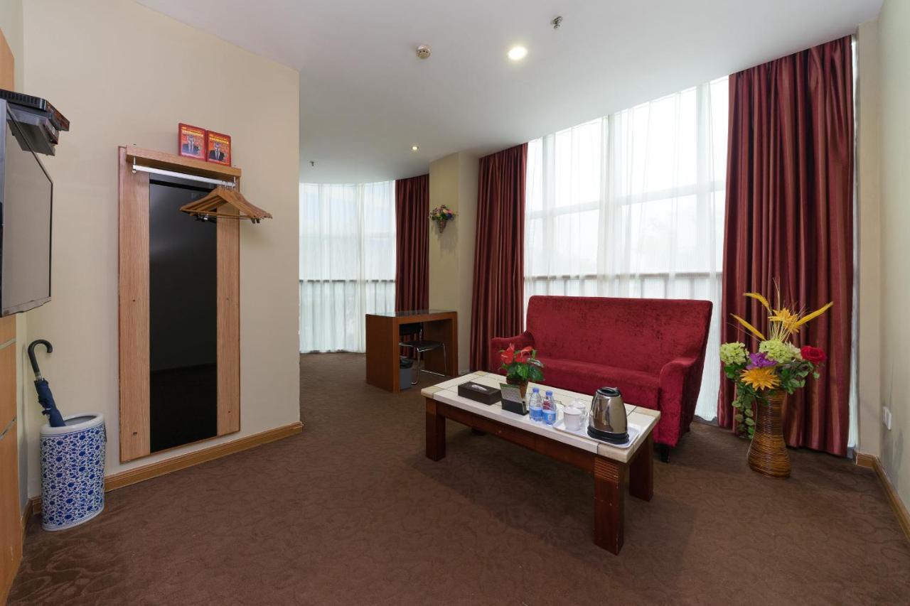 Club Yuexiu Branch Hotel 3*