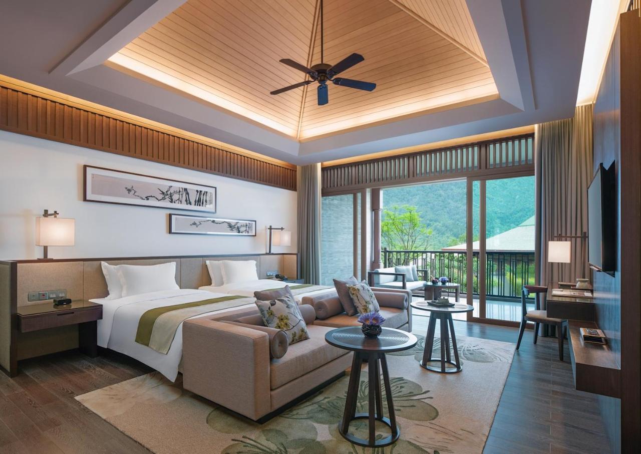 Resort Dusit Devarana Hot Springs & 5*