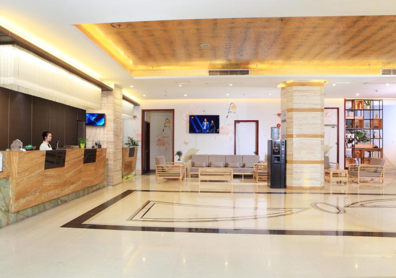 Shi Liu Hotel 3*