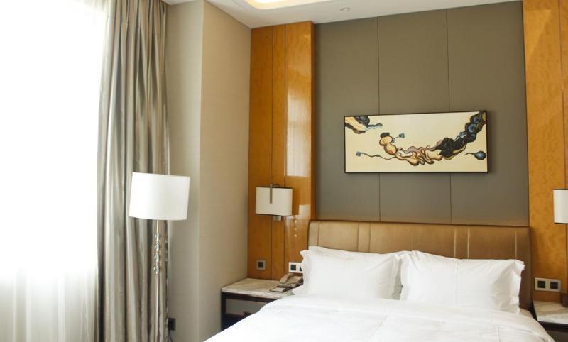 Vanhong Hotel 4*