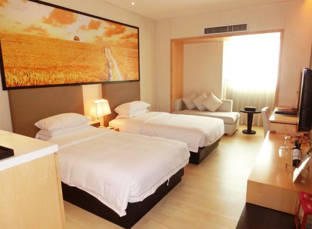 Hotel J-hotel 3*