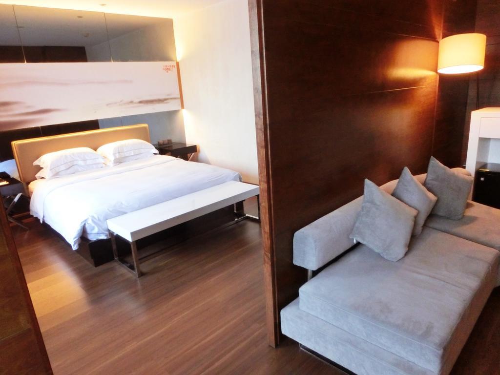 J-hotel Hotel