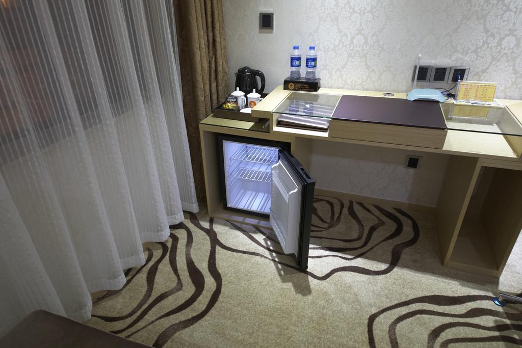 Hotel V8 Train Station 3*