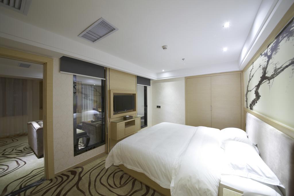 V8 Train Station Hotel