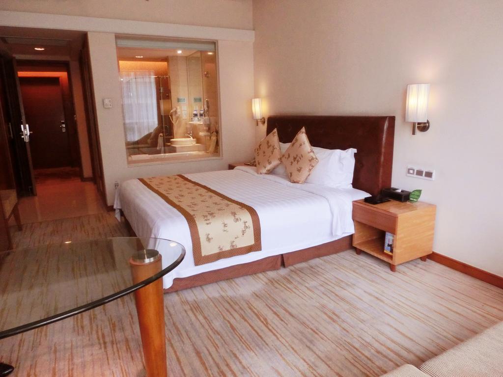 Hotel Ramada Plaza 5*