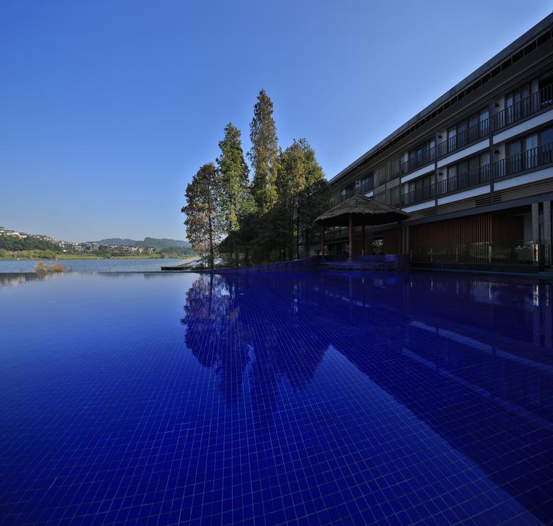 Baiyun Lakeside 4*
