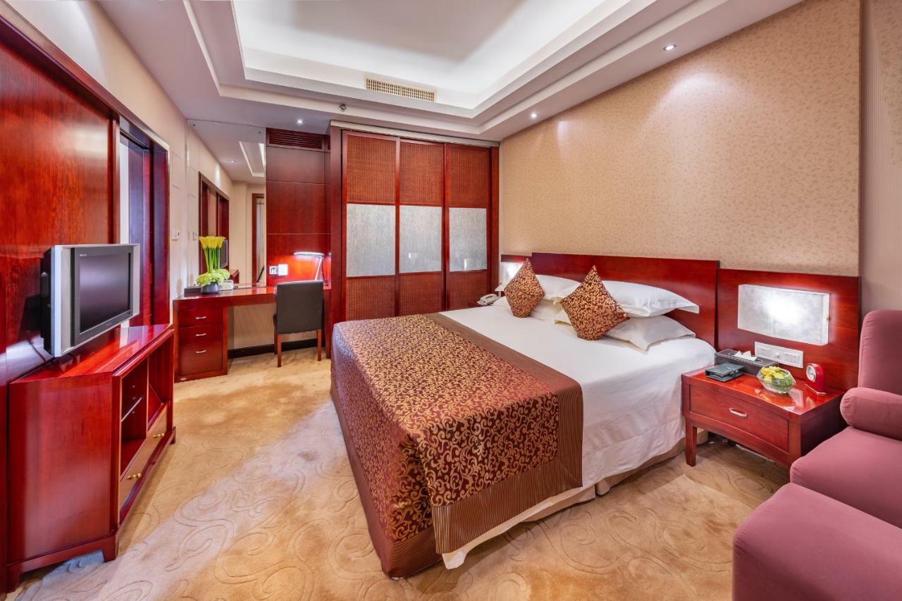 Yanling Hotel 4*