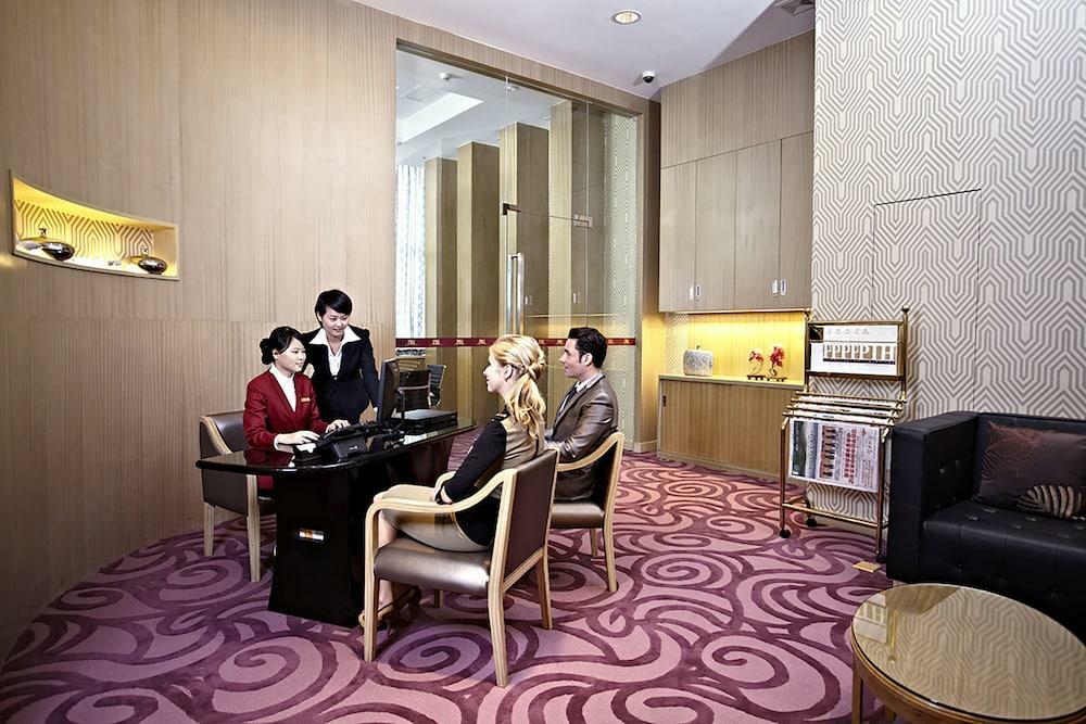 Hotel Pearl River International - Canmetro Line 11 Yijing Lu Station