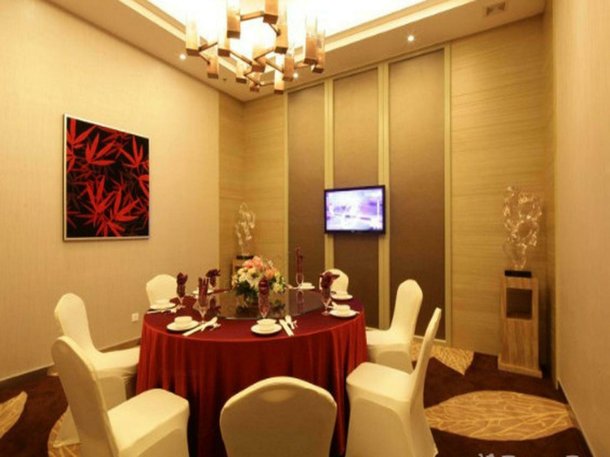 Pearl River International - Canmetro Line 11 Yijing Lu Station 4* Guangzhou