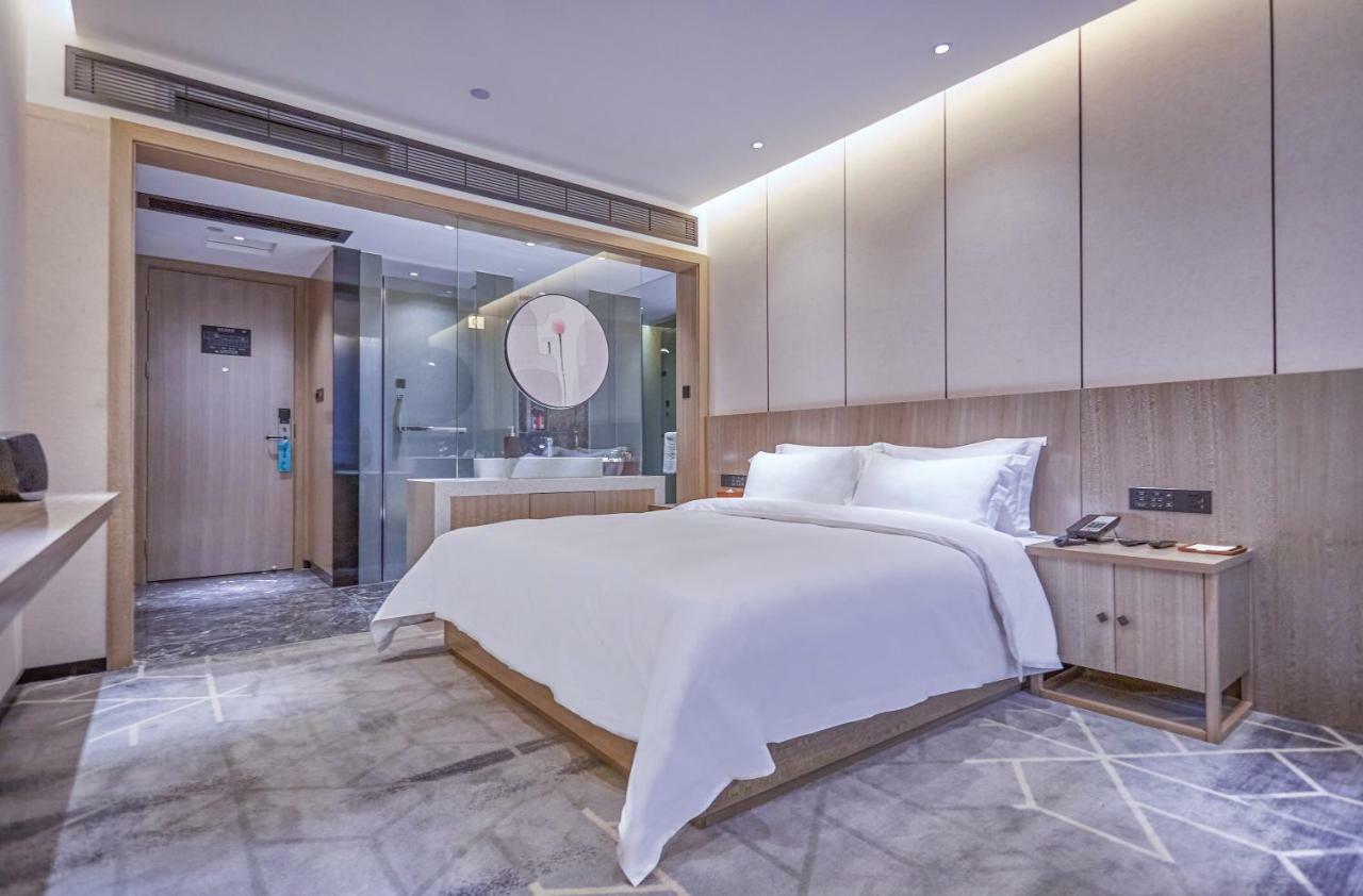 Paco Baiyun Airport Liantang Metro Hotel