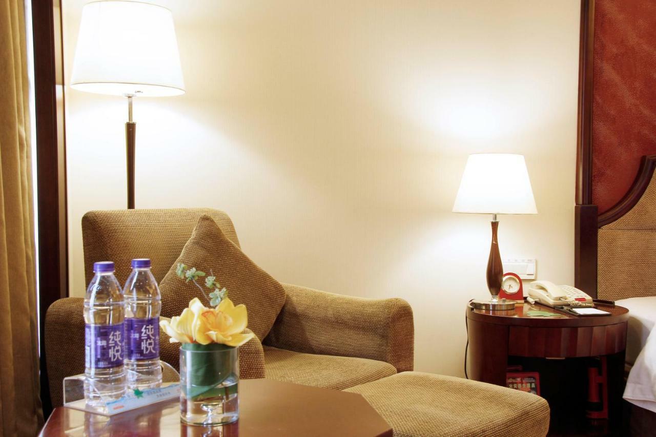 Hotel The Royal Marina Plaza 5*