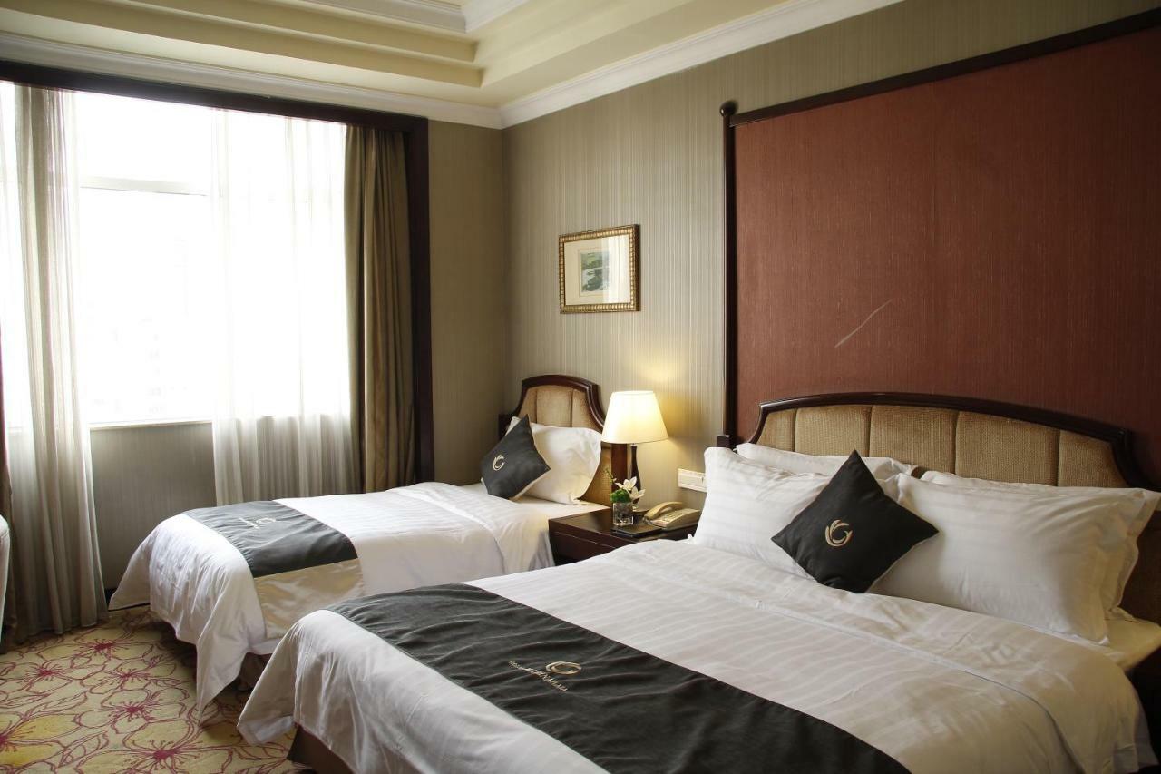 The Royal Marina Plaza Hotel 5*