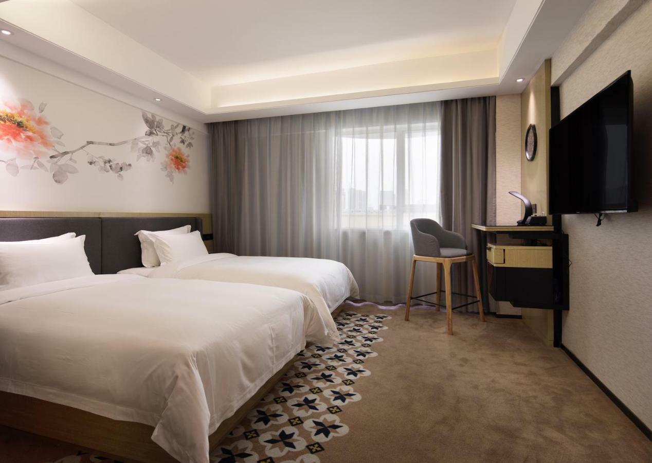 Paco Jiangtai Road Metro Branch-free Shuttle Bus For Fair Hotel 4*