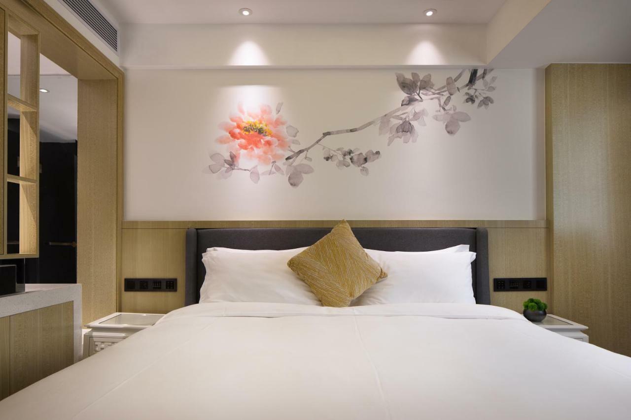 Paco Jiangtai Metro Station Branch 4*