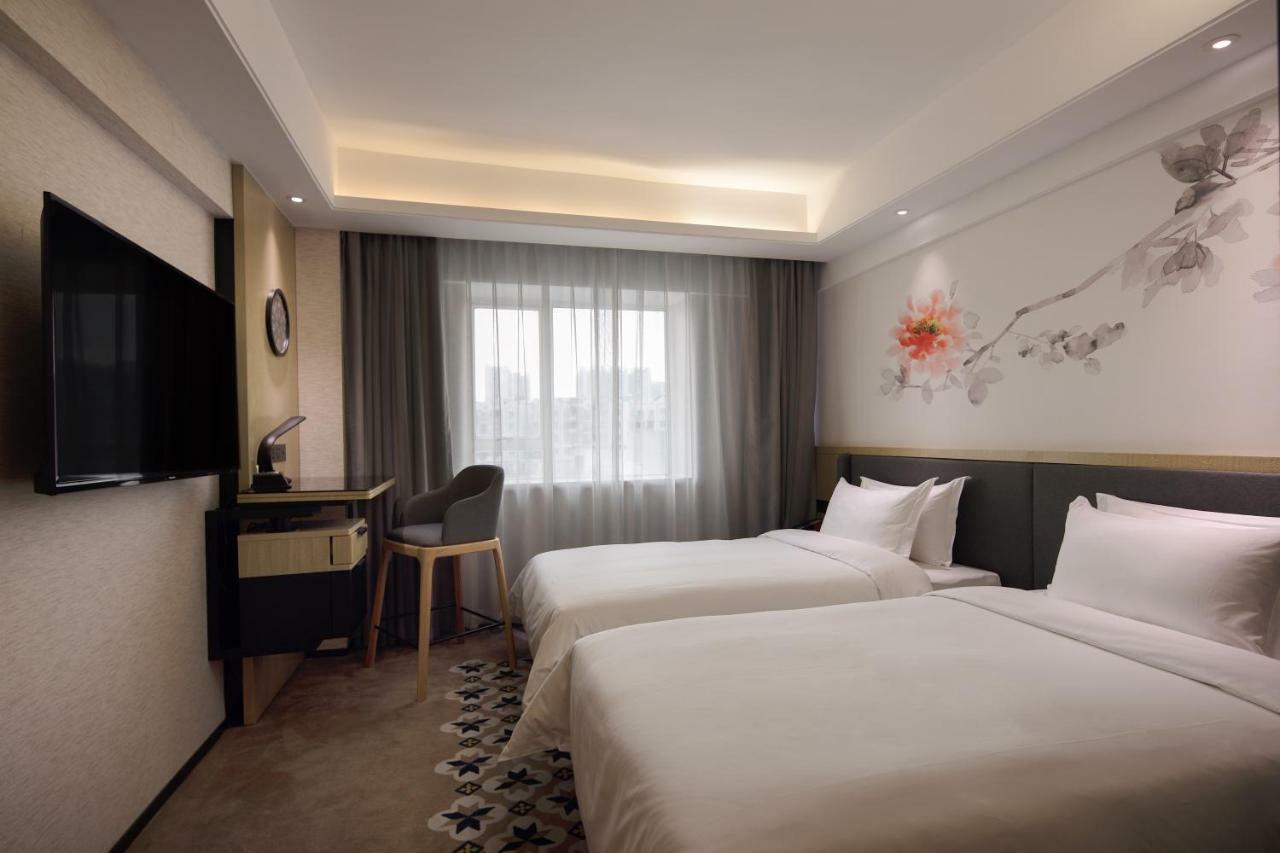 Paco Jiangtai Metro Station Branch Hotel 4*